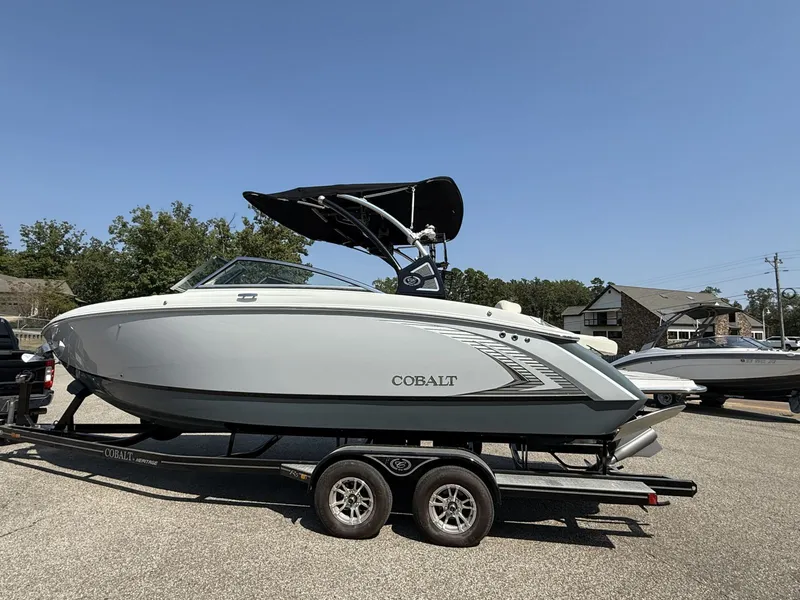 Slide: The Image of Cobalt R5 Surf 2020 - 3