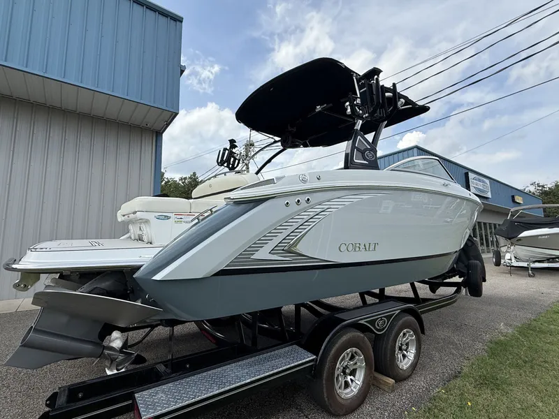 Slide: The Image of Cobalt R5 Surf 2020 - 31