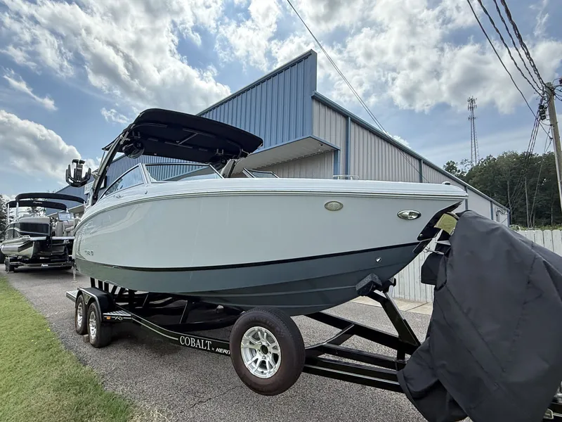 Slide: The Image of Cobalt R5 Surf 2020 - 32