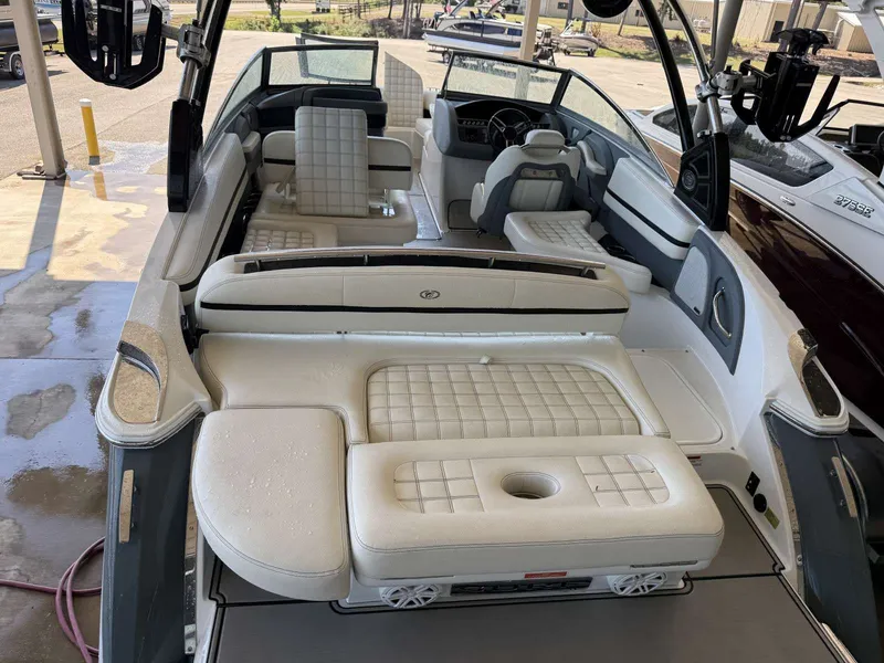 Slide: The Image of Cobalt R5 Surf 2020 - 5