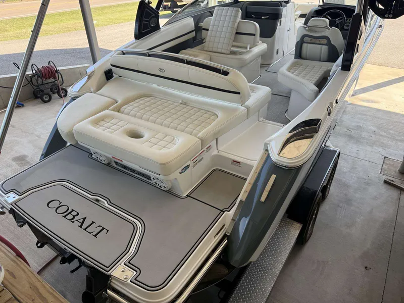 Slide: The Image of Cobalt R5 Surf 2020 - 7