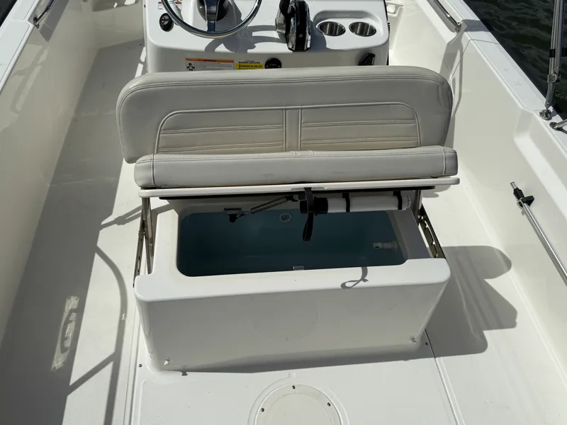 Slide: The Image of Boston Whaler 190 Montauk 2023 - 19