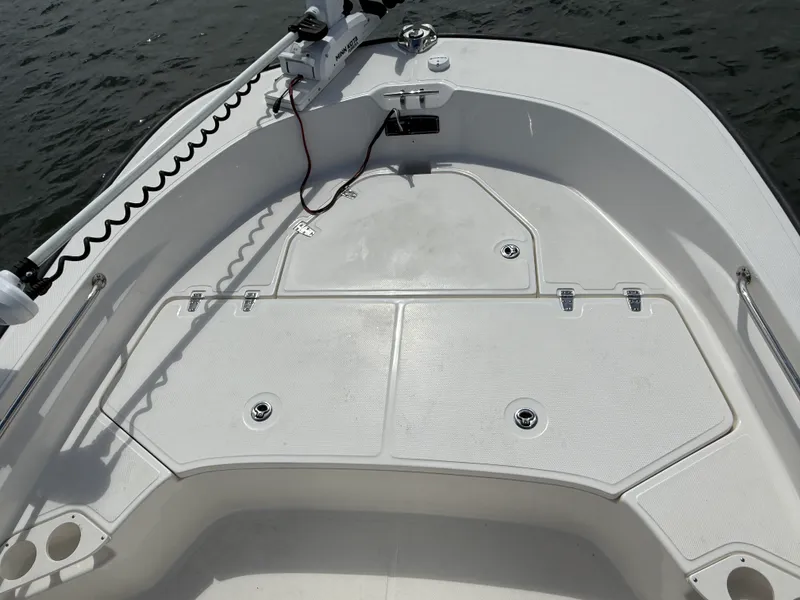 Slide: The Image of Boston Whaler 190 Montauk 2023 - 22