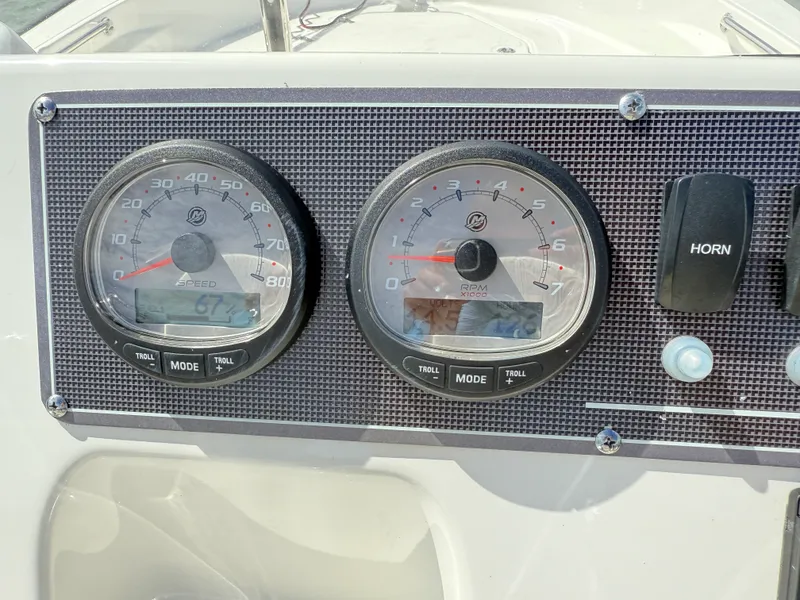 Slide: The Image of Boston Whaler 190 Montauk 2023 - 17