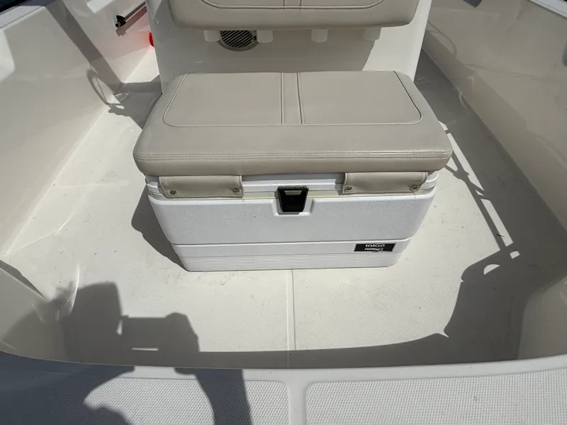 Slide: The Image of Boston Whaler 190 Montauk 2023 - 13