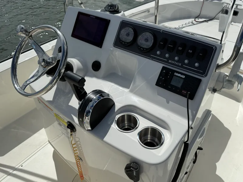 Slide: The Image of Boston Whaler 190 Montauk 2023 - 16