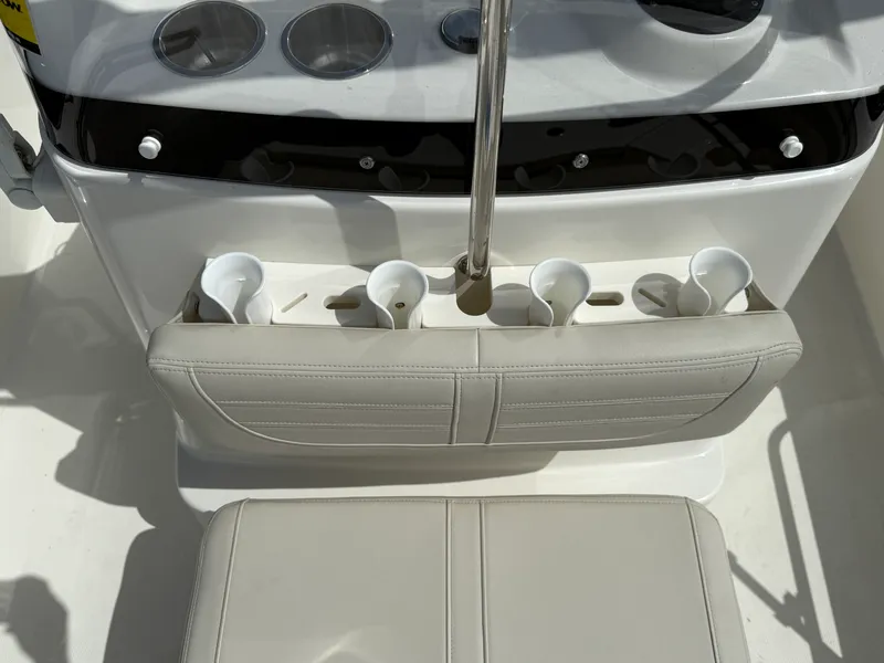 Slide: The Image of Boston Whaler 190 Montauk 2023 - 18