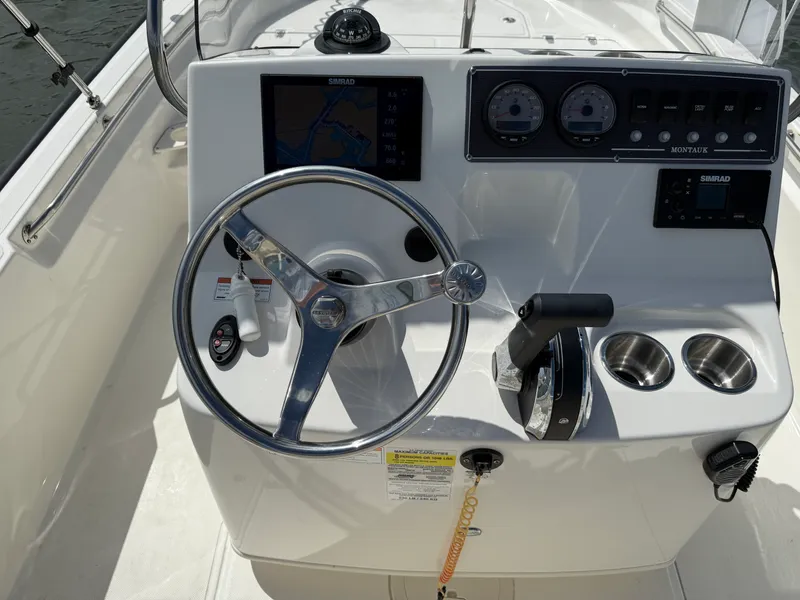 Slide: The Image of Boston Whaler 190 Montauk 2023 - 14
