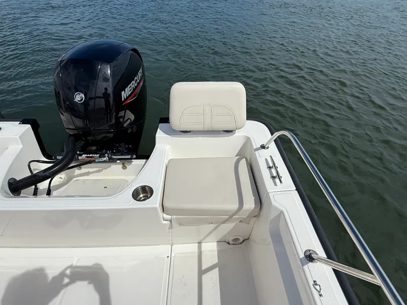 Slide: The Image of Boston Whaler 190 Montauk 2023 - 10