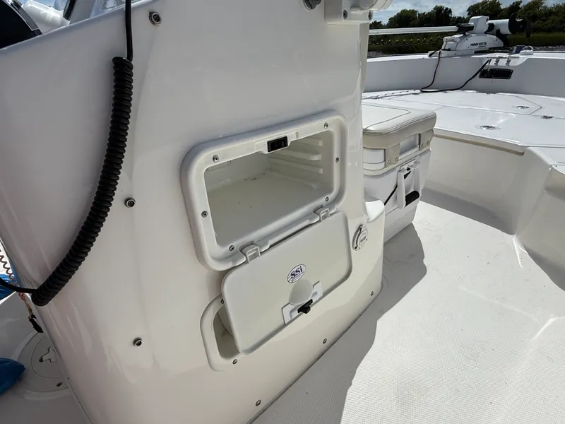 Slide: The Image of Boston Whaler 190 Montauk 2023 - 12