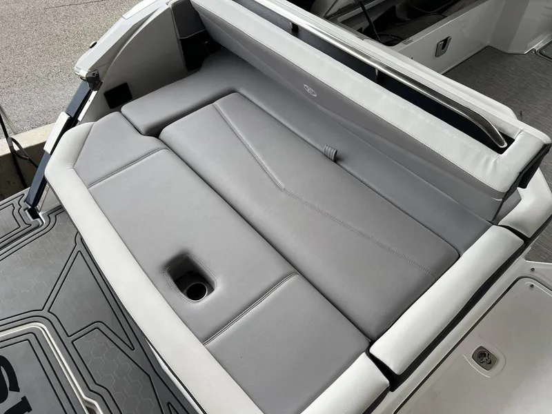 Slide: The Image of Cobalt R8 Surf 2022 - 15