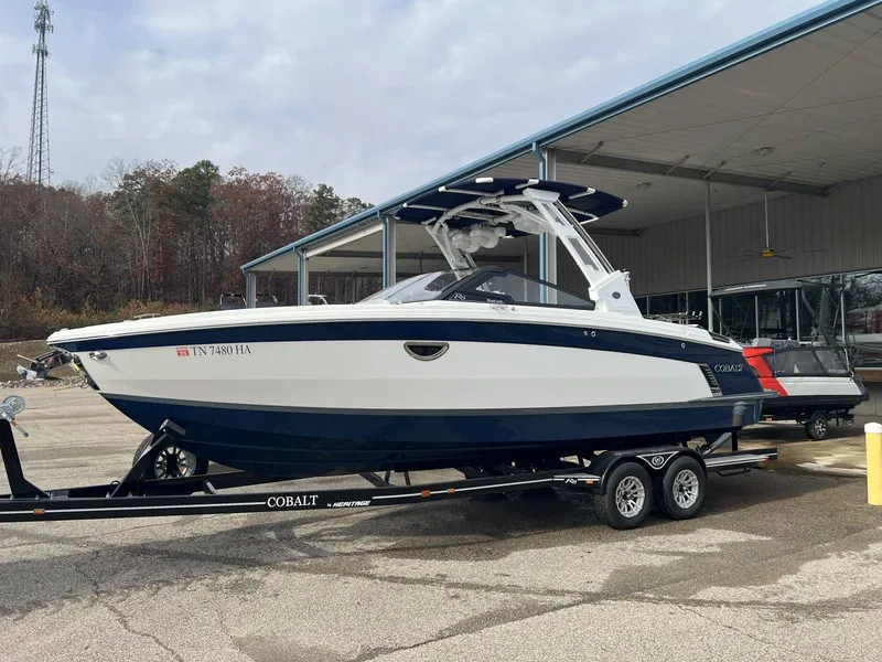 Slide: The Image of Cobalt R8 Surf 2022 - 17