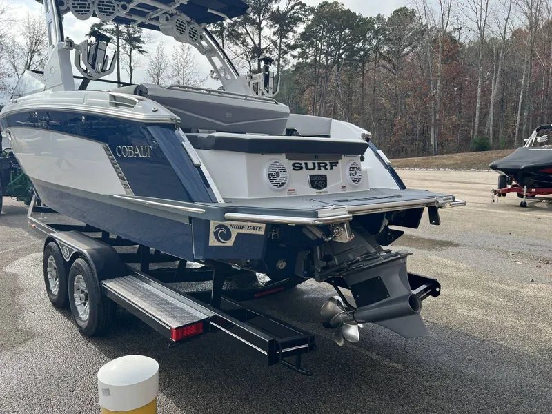 Slide: The Image of Cobalt R8 Surf 2022 - 18