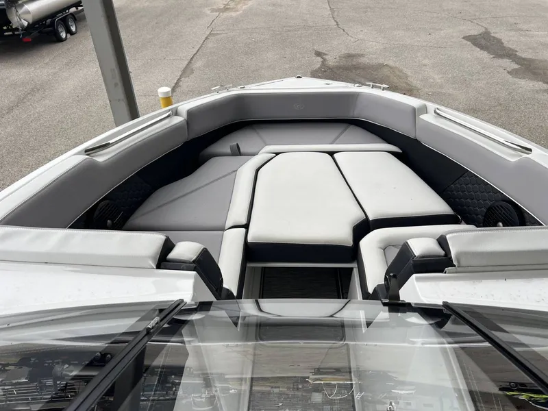 Slide: The Image of Cobalt R8 Surf 2022 - 4