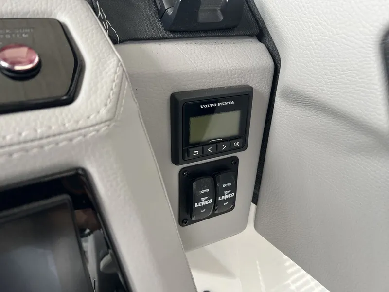 Slide: The Image of Cobalt R8 Surf 2022 - 6