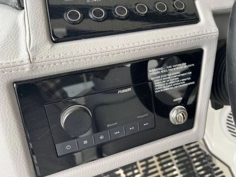 Slide: The Image of Cobalt R8 Surf 2022 - 7