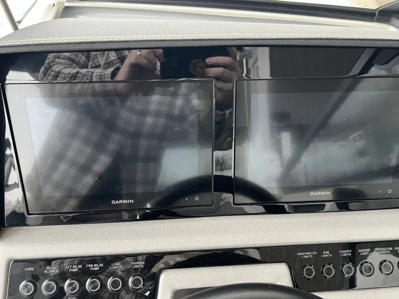 Slide: The Image of Cobalt R8 Surf 2022 - 8