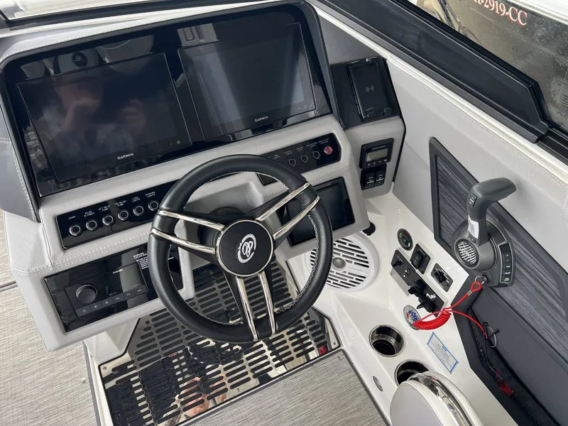 Slide: The Image of Cobalt R8 Surf 2022 - 9