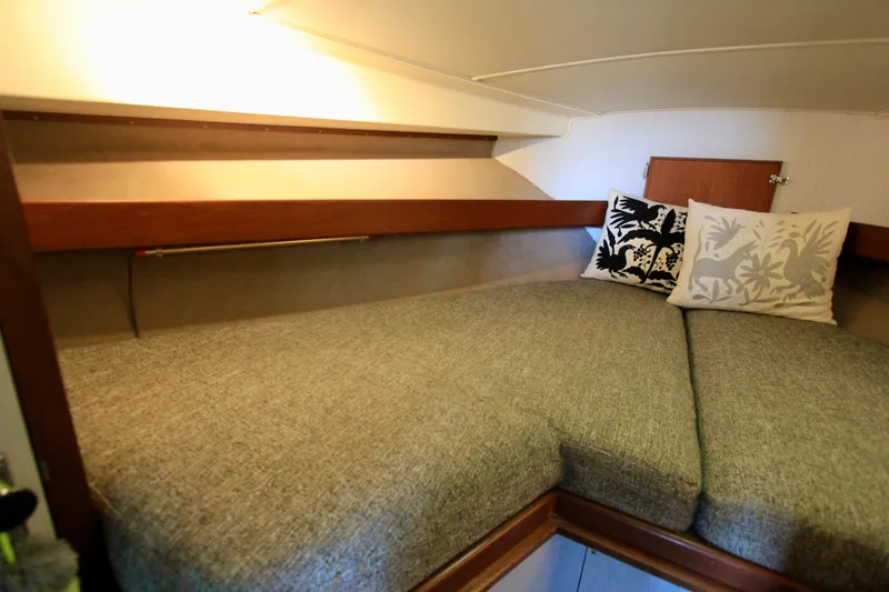 Slide: The Image of V-Berth with drawers below. - 44