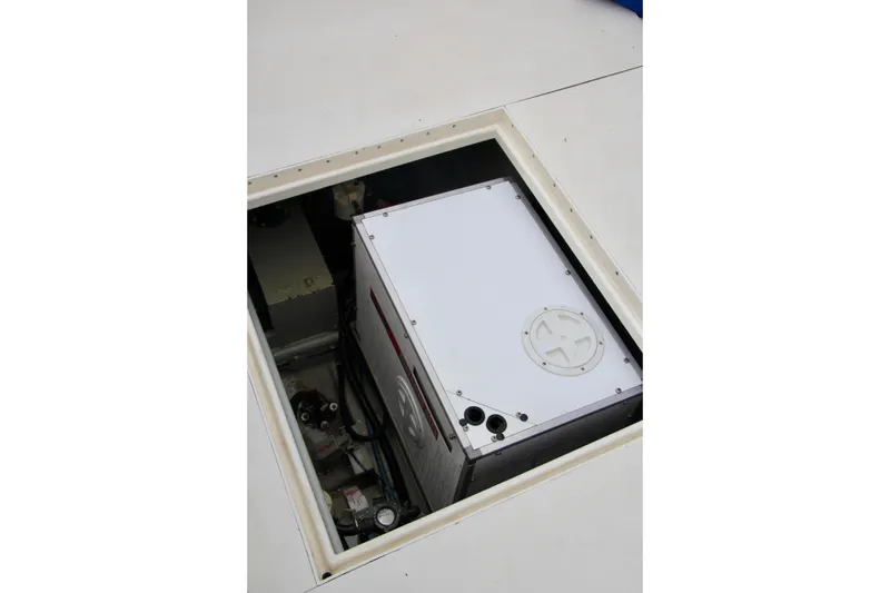 Slide: The Image of Northern Lights 5.5KW diesel generator with 586 hours. - 59