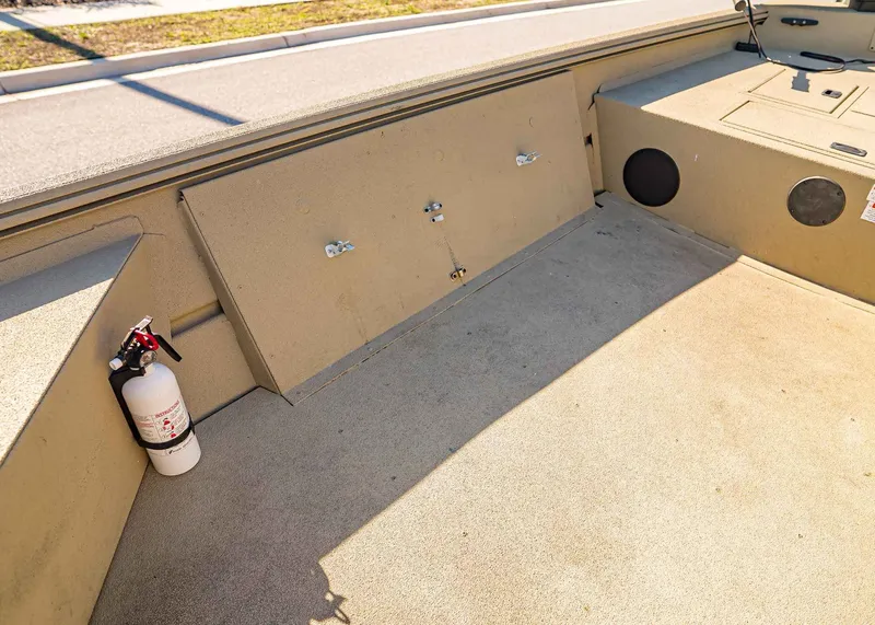 Slide: The Image of Lowe 1650 ROUGHNECK 2016 - 10