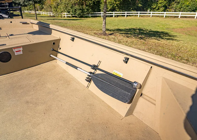 Slide: The Image of Lowe 1650 ROUGHNECK 2016 - 11