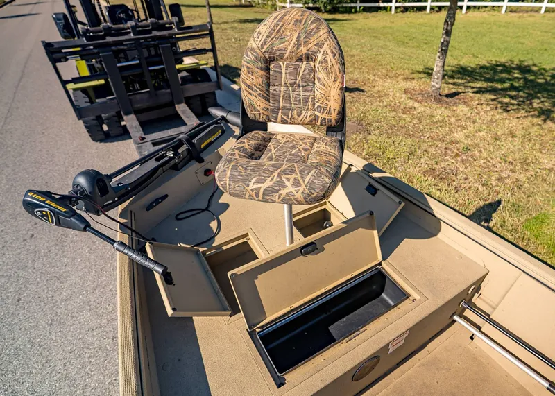 Slide: The Image of Lowe 1650 ROUGHNECK 2016 - 14