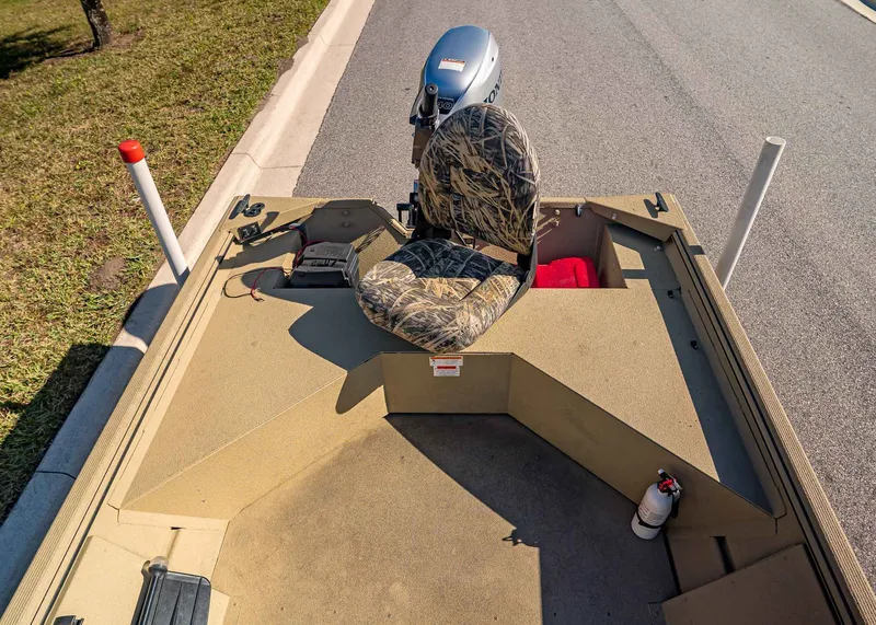 Slide: The Image of Lowe 1650 ROUGHNECK 2016 - 6