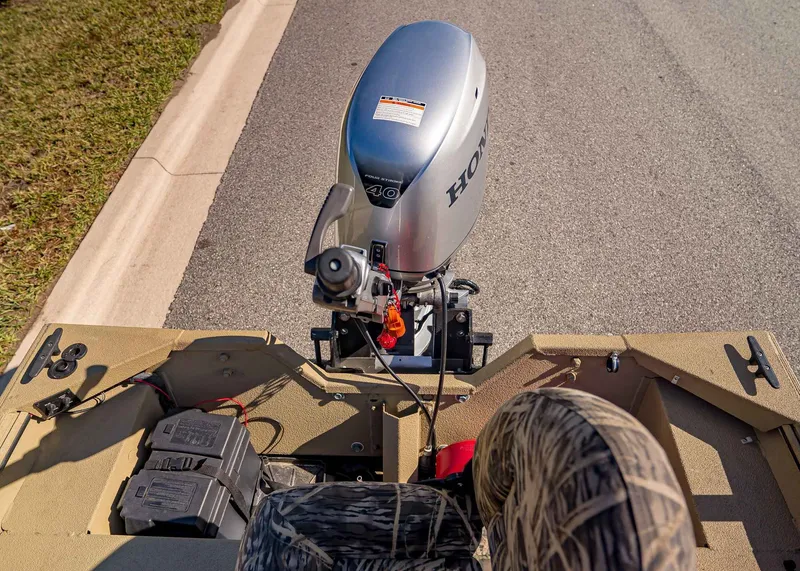 Slide: The Image of Lowe 1650 ROUGHNECK 2016 - 9