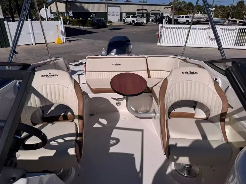 Slide: The Image of Stingray 211 DC 2024 - 7