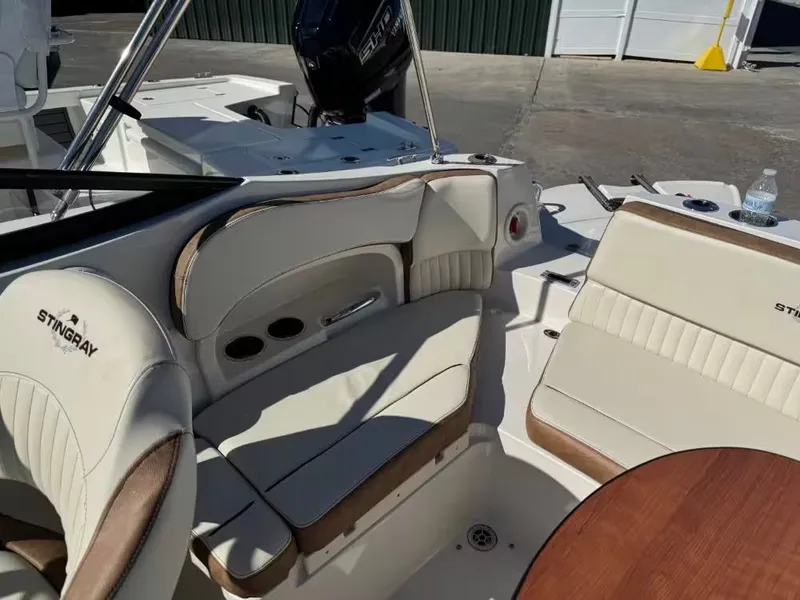 Slide: The Image of Stingray 211 DC 2024 - 9