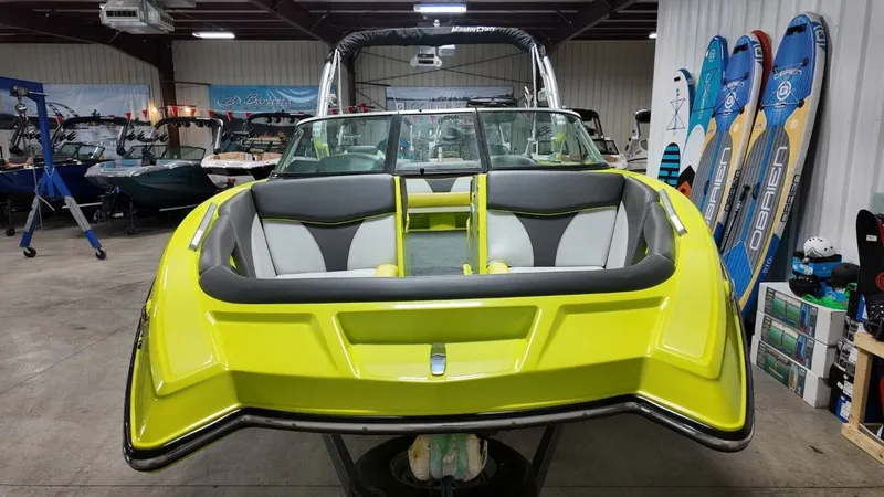Slide: The Image of MasterCraft XT22 2018 - 14