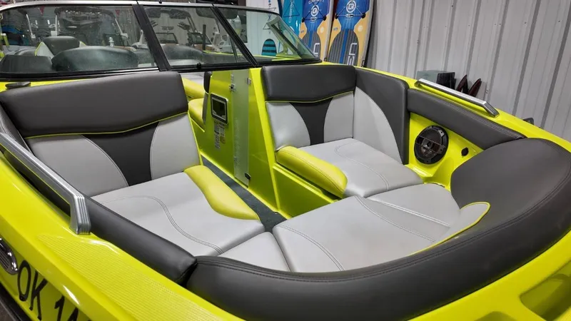 Slide: The Image of MasterCraft XT22 2018 - 16