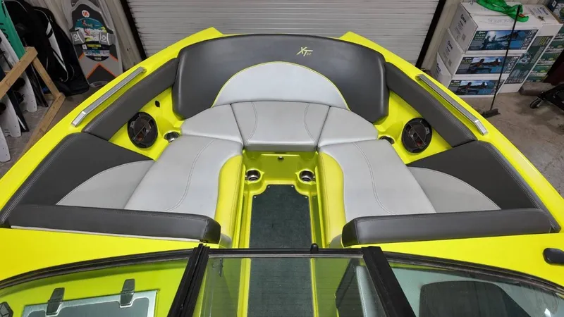 Slide: The Image of MasterCraft XT22 2018 - 19