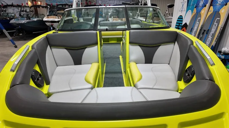 Slide: The Image of MasterCraft XT22 2018 - 20