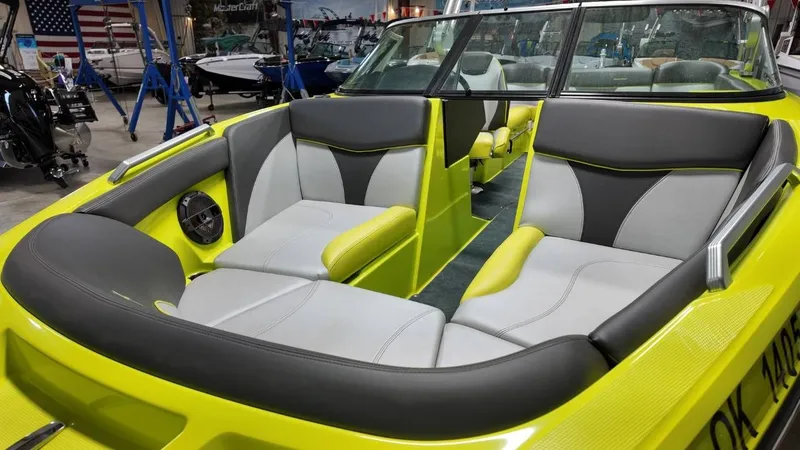 Slide: The Image of MasterCraft XT22 2018 - 23