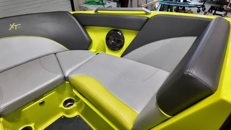 Slide: The Image of MasterCraft XT22 2018 - 24