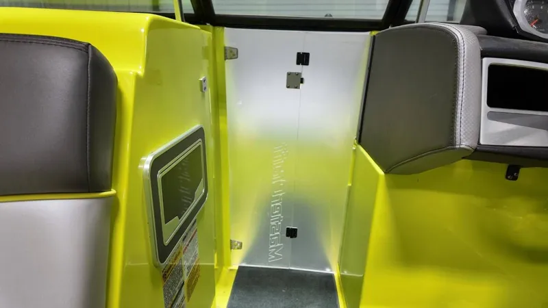 Slide: The Image of MasterCraft XT22 2018 - 26