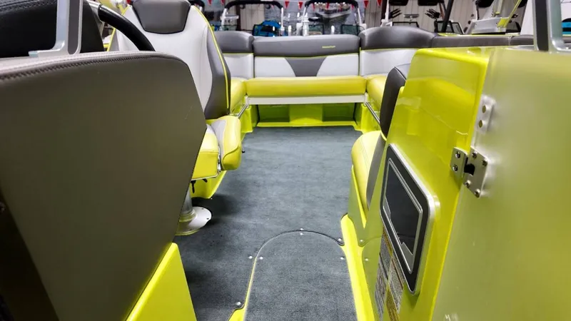 Slide: The Image of MasterCraft XT22 2018 - 28