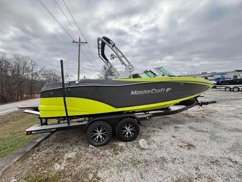 Slide: The Image of MasterCraft XT22 2018 - 3