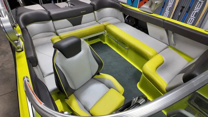 Slide: The Image of MasterCraft XT22 2018 - 30