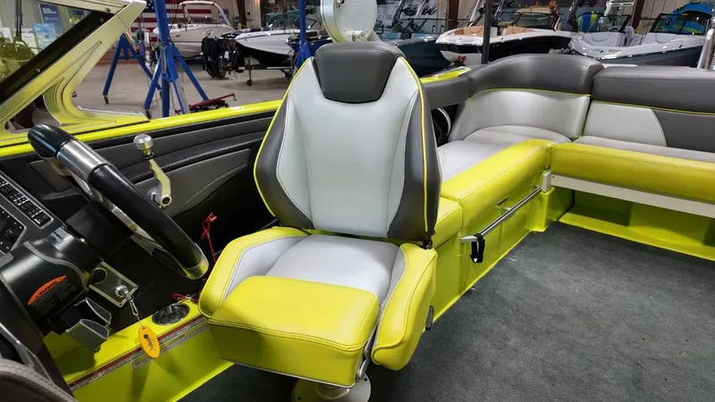 Slide: The Image of MasterCraft XT22 2018 - 31