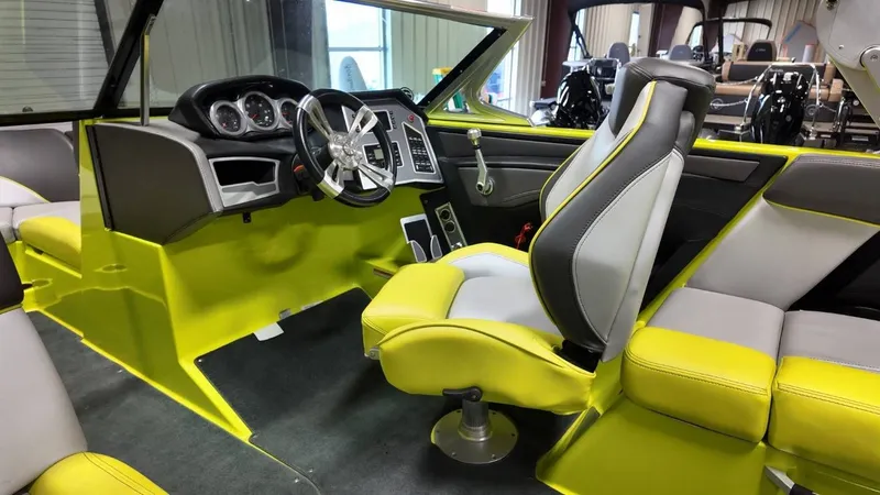 Slide: The Image of MasterCraft XT22 2018 - 32