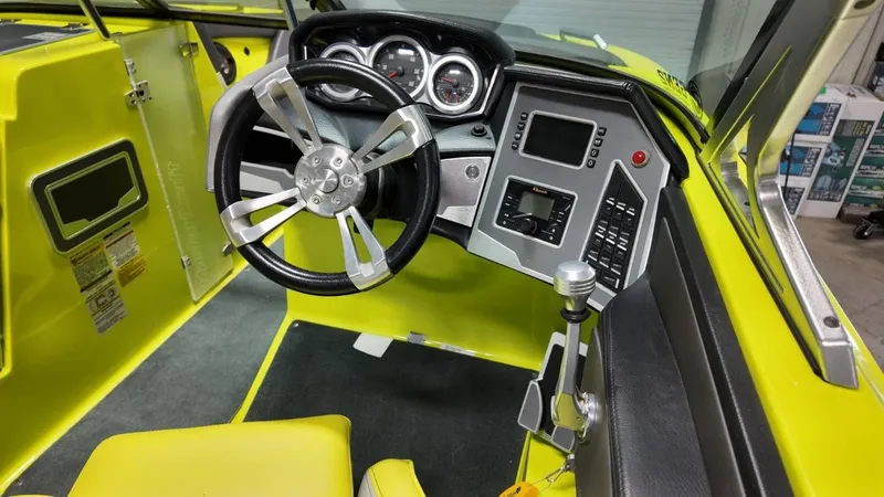 Slide: The Image of MasterCraft XT22 2018 - 38