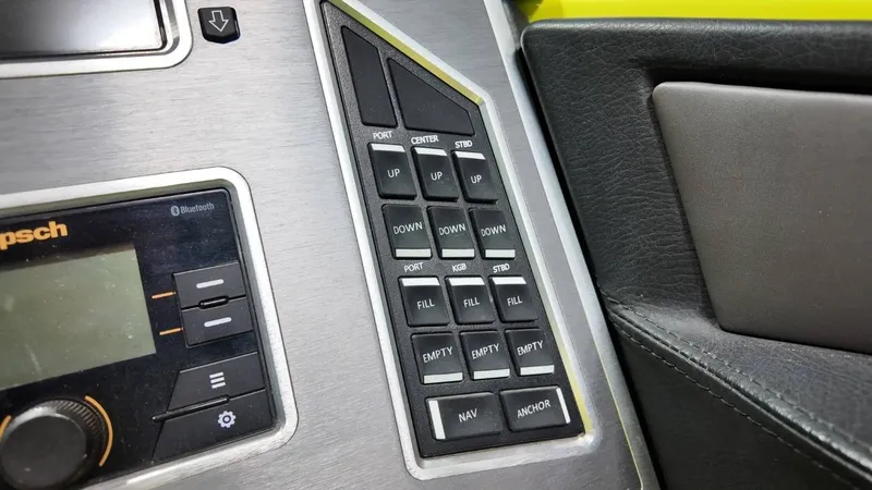 Slide: The Image of MasterCraft XT22 2018 - 42