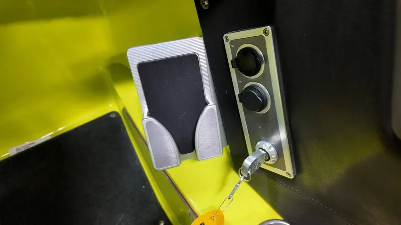 Slide: The Image of MasterCraft XT22 2018 - 44