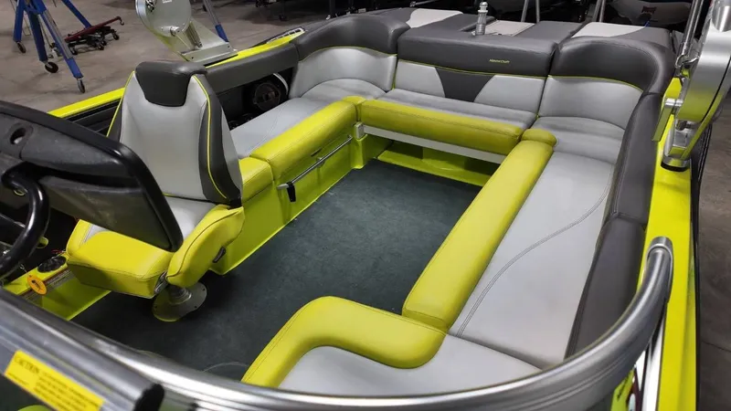 Slide: The Image of MasterCraft XT22 2018 - 45