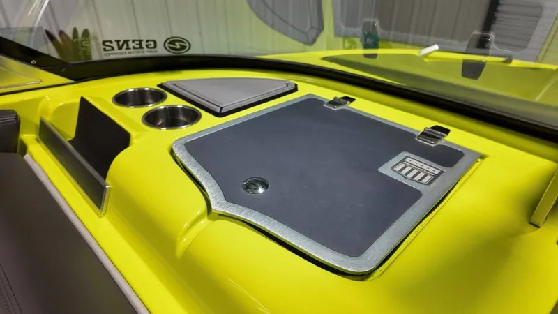 Slide: The Image of MasterCraft XT22 2018 - 47