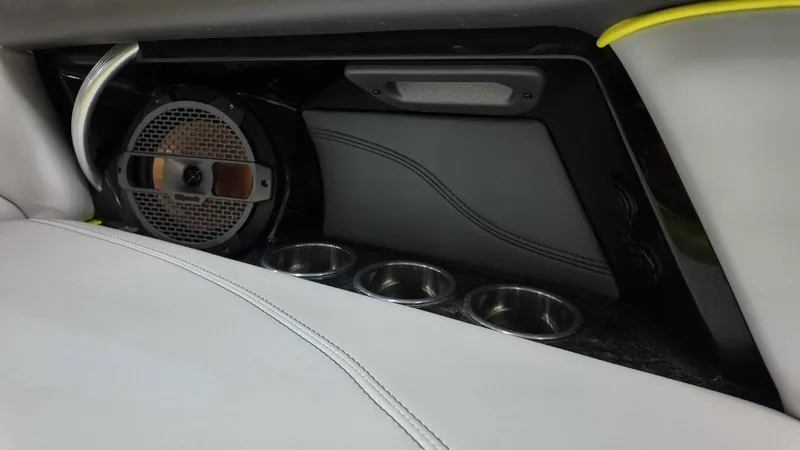 Slide: The Image of MasterCraft XT22 2018 - 52