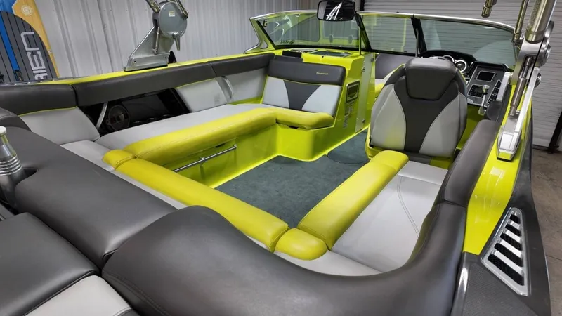 Slide: The Image of MasterCraft XT22 2018 - 56